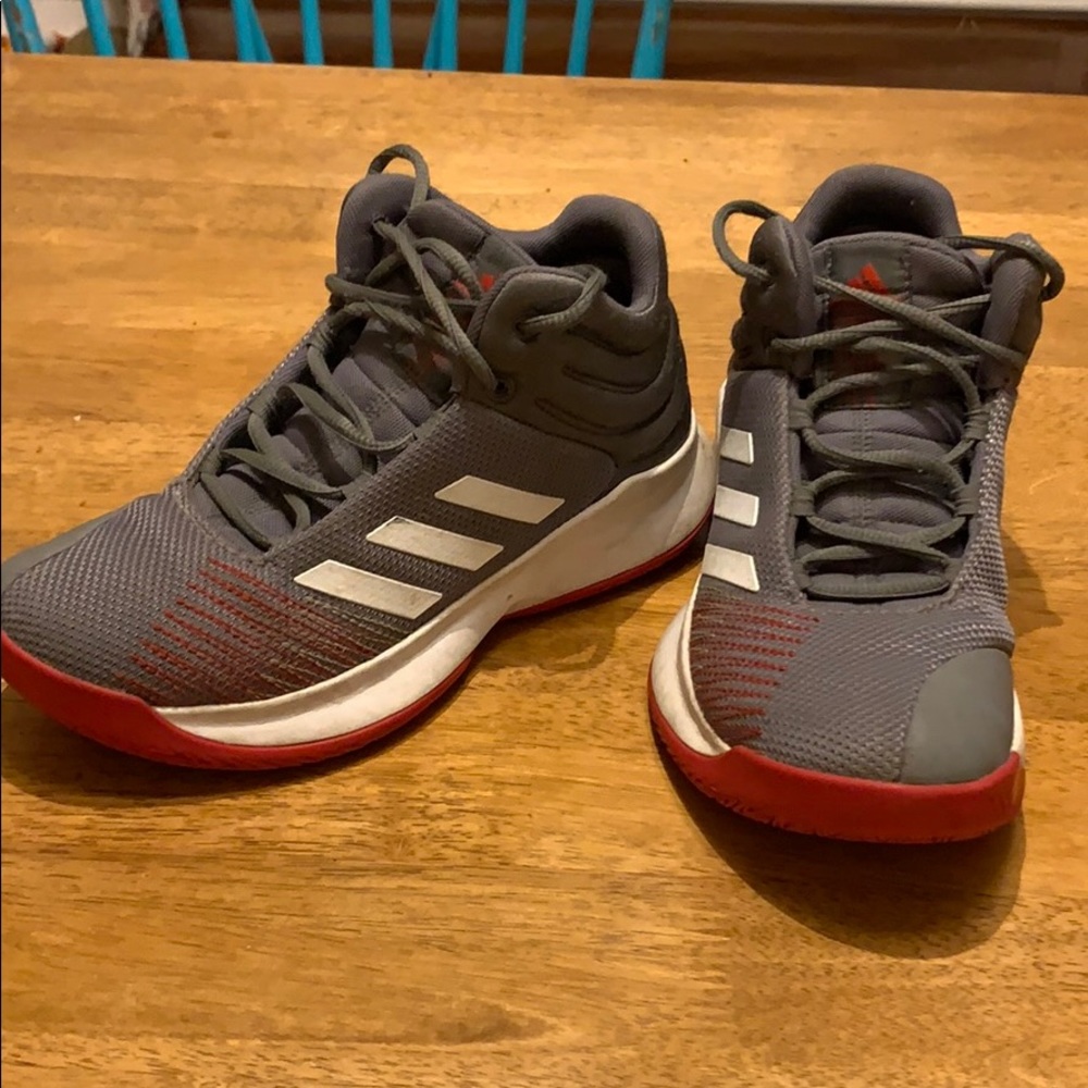 Adidas boys size 4.5 sneaker